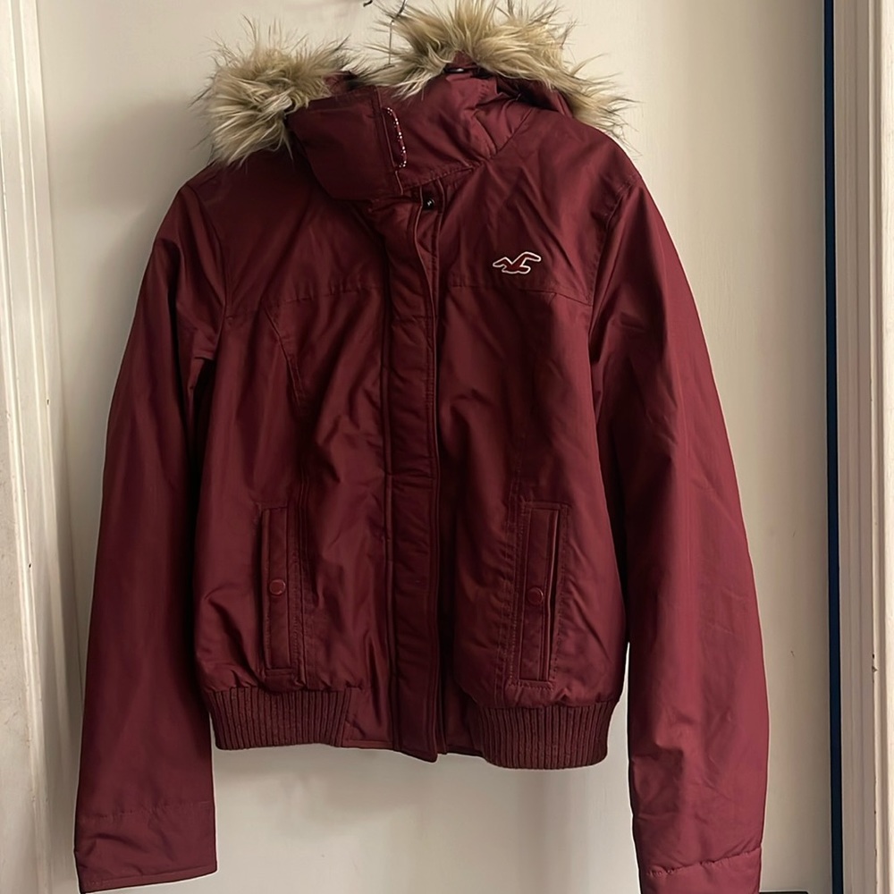 Hollister maroon all-weather jacket with non-removable fur hood